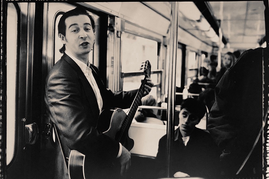 Fred Alpi se confie sur ses 5 ans à chanter dans le métro